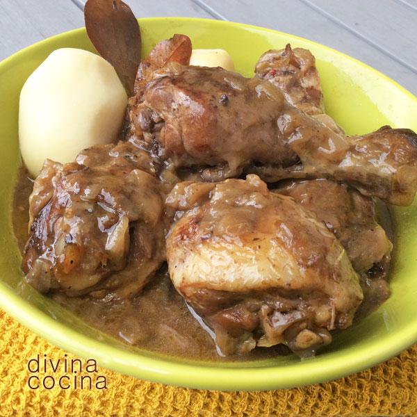 pollo guisado al chocolate