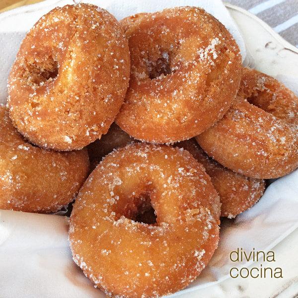 rosquillas-fritas-con-flan-de-sobre