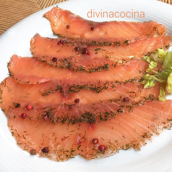 Salmon marinado con sal y azucar