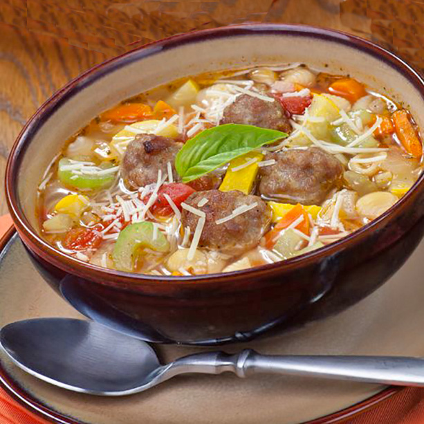 sopa de albóndigas a la italiana