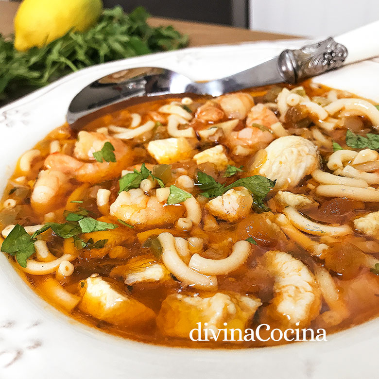 Sopa de Pescado fácil - Receta de DIVINA COCINA