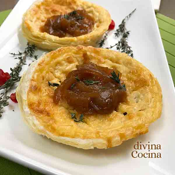 Tartaletas de queso con cebolla caramelizada