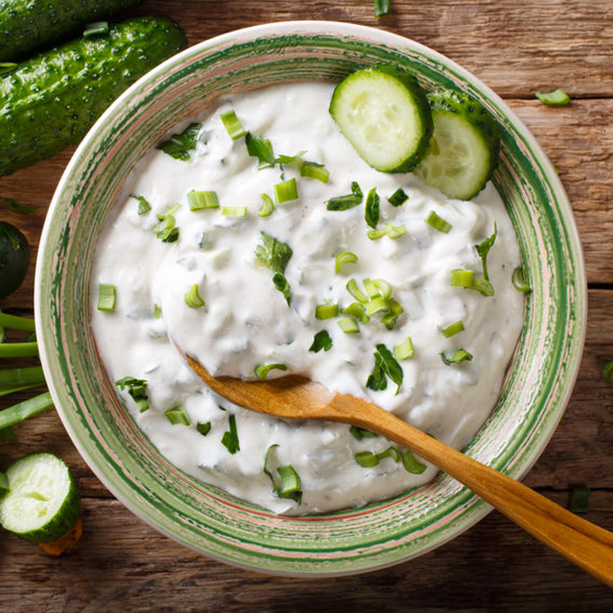 Tzatziki griego (salsa de yogur y pepino) - Receta de DIVINA COCINA